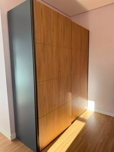 Excelente Guarda-roupa 2 portas de correr