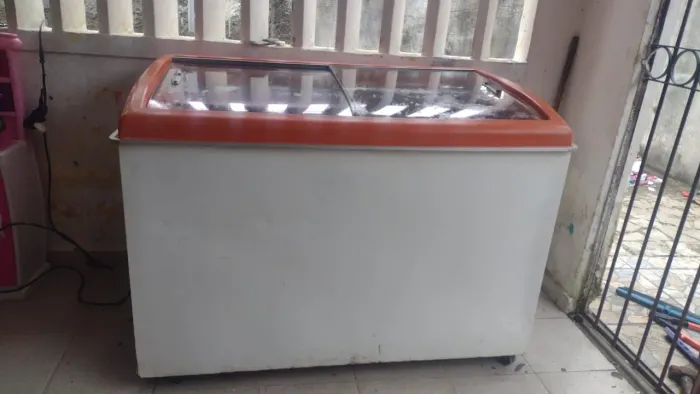 Freezer com três meses de garantia