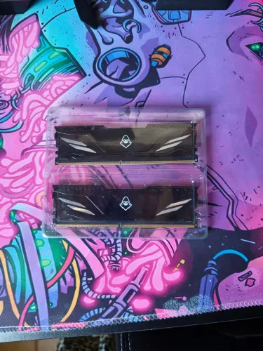 DUAS MEMÓRIAS MANCER 8GB CADA