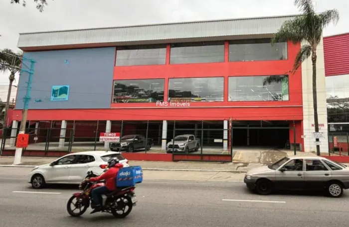 Sobreloja com 873m² na Zona Norte