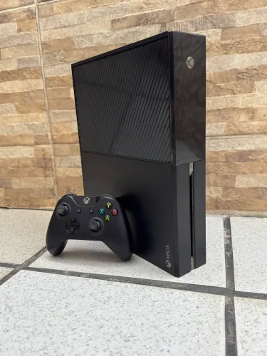 XBOX ONE 1TB (LER DESCRIÇÃO)