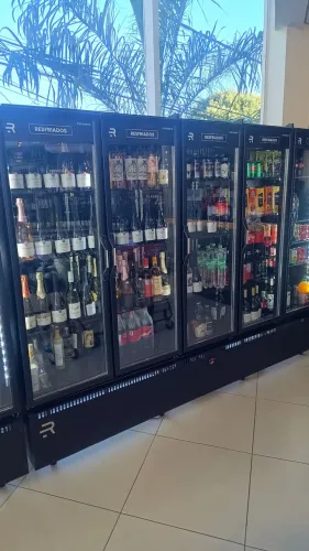 Cervejeira/ geladeira 5 portas 220V, novinha em perfeito estado