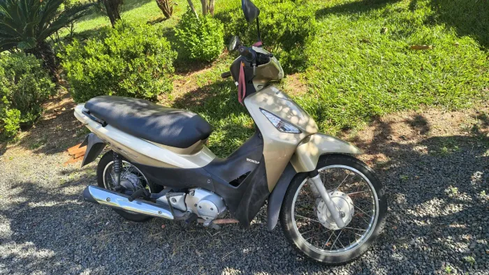 Honda biz 125 es partida elétrica pneus e bateria novos 