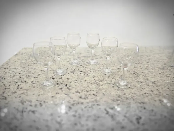 Jogo de 6 taças de vinho usadas