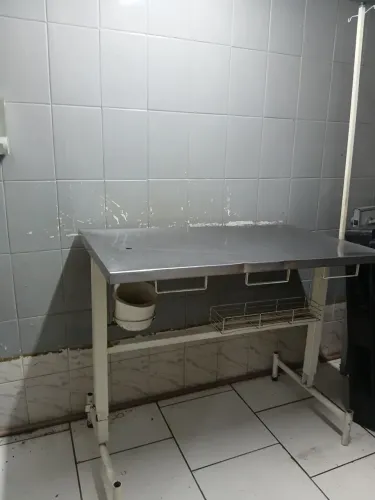 Mesa veterinária de inox