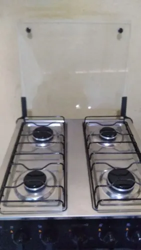 Fogão preto 4 boca de inox 2 mês de uso
