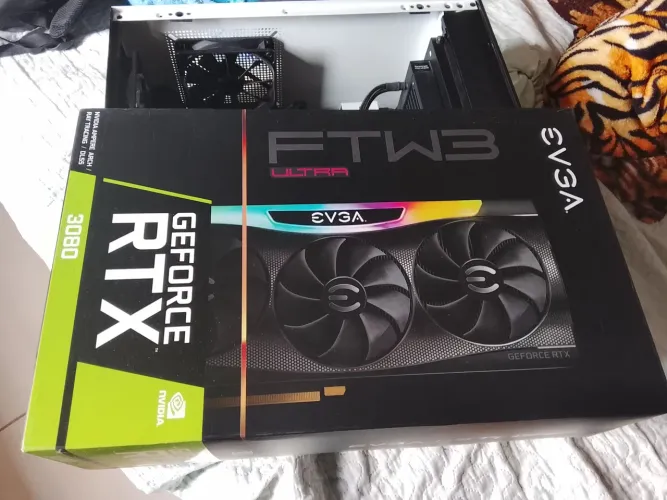 Vendo placa de vídeo RTX 3080 EVGA ftw3 Ultra NVIDEA, 10GB
