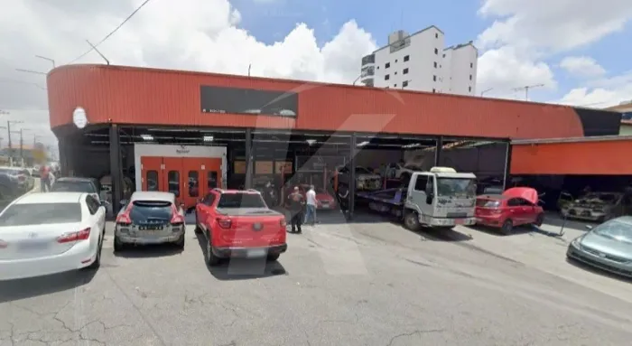 Galpão comercial com 500 m² localizado na Avenida Júlio Buono.