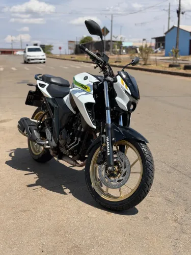Fazer 250 branca 