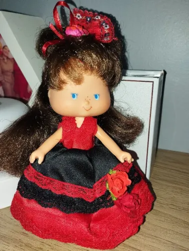 Boneca Moranguinho Trajes Típicos Espanhola