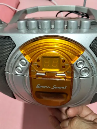 rádio portátil da Lenoxx Sound (modelo BB-223)