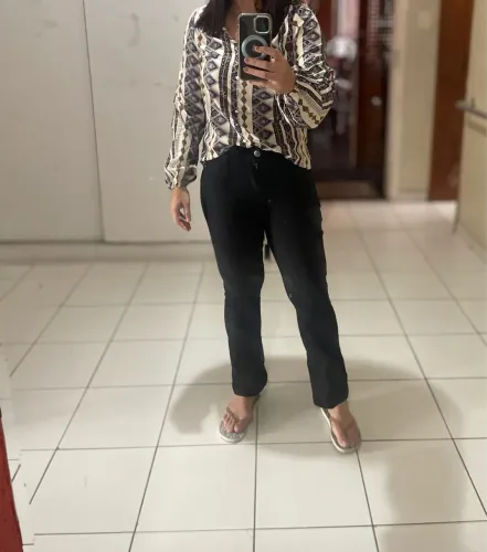 Calça preta flare