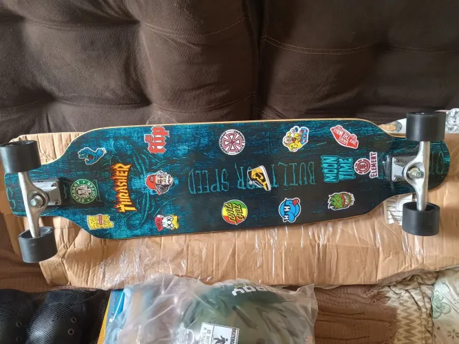 Skate longboard+equipamentos de proteção 