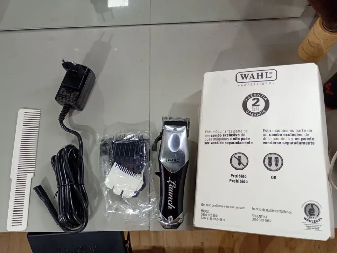 Máquina de corte e de acabamento