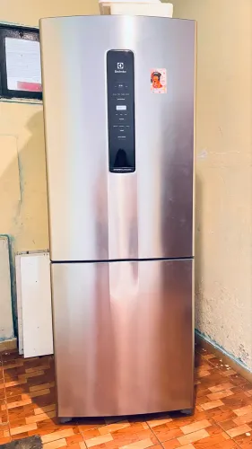 Vendo geladeira inox inverter 490 litros,motivo de viagem
