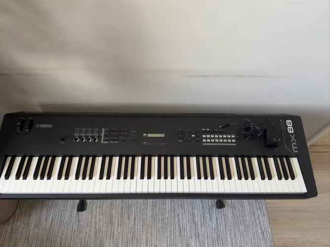 Teclado Yamaha MX88 