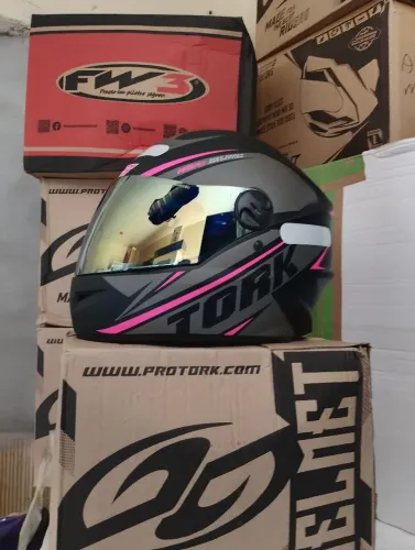 Capacete sportivo com viseira camaleão