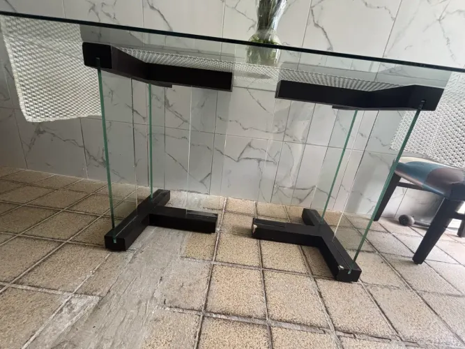 Tampo de mesa com vidro sem cadeiras
