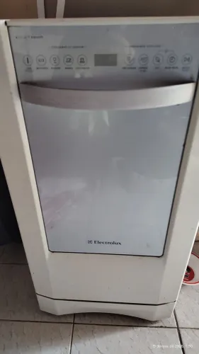 Lava-Louça electrolux blue touch 9 serviços usada