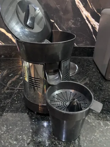 Extrator de Sucos / Espremedor Mondial Turbo Premium 250W (modelo E-10 em inox/preto