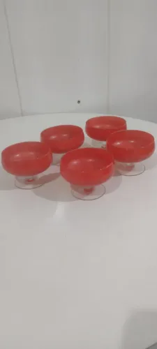 5 taças de sobremesa vermelha