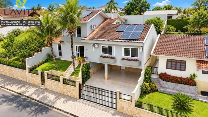 Casa com Piscina Semi Mobiliada à VENDA no Bairro Água Verde em Blumenau - SC