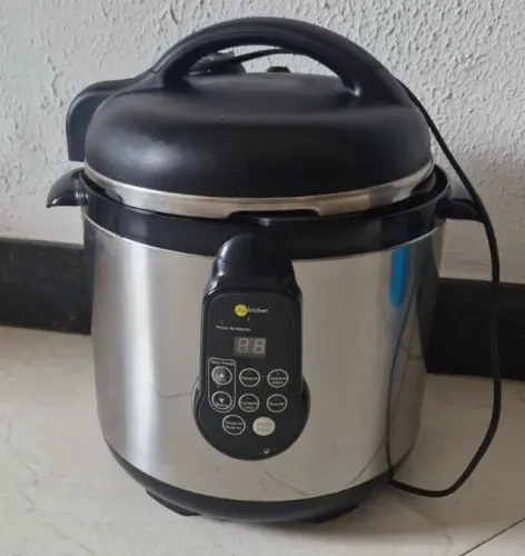 Panela de pressão elétrica da marca Fun Kitchen, modelo 100ADGT, 4 litros