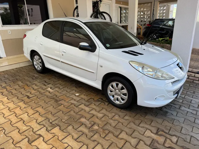 Peugeot 207 Sed. Passion XR Sport 1.4 Flex 8V 4P 2013
