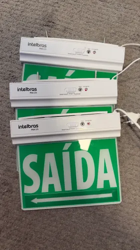 2 Placas de Saída de Emergencia Intelbras Verde