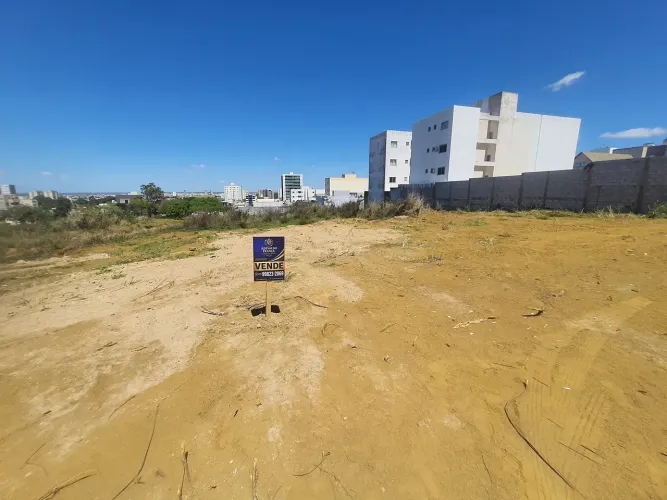 Terreno JARDIM CANDEIAS - 450m² por R$ 210mil