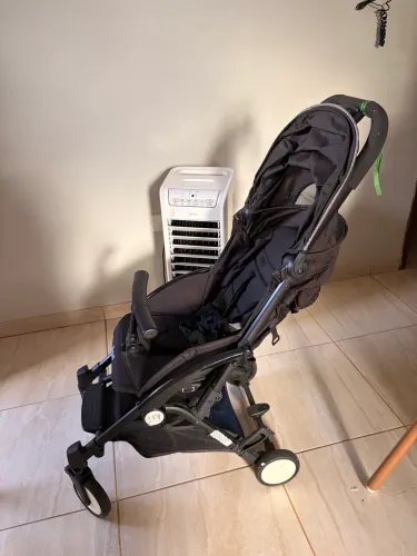 Carrinho de Bebê Burigotto Up Compacto e Leve - Preto