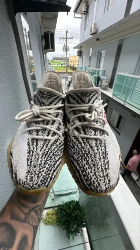 Yeezy 350 v2 - Zebra 