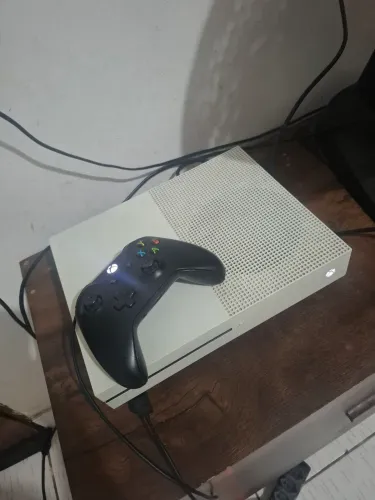 Xbox One S, troco por um PS4 ou vendo