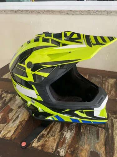 Capacete