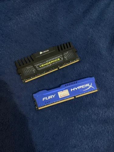 DUAS MEMÓRIAS RAM DE 8gb CADA TOTAL DE 16gb