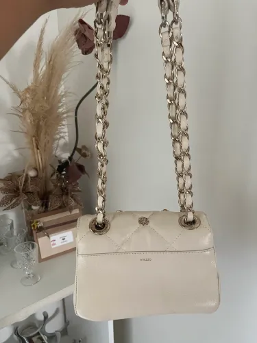 Bolsa Arezzo de couro 