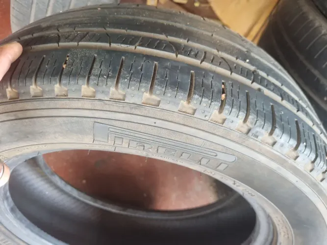 8 pneus aros 17 e 18 vendo os 8 por 150 reais pra buscar