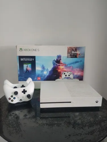 Xbox One S Semi Novo c 2 Controles