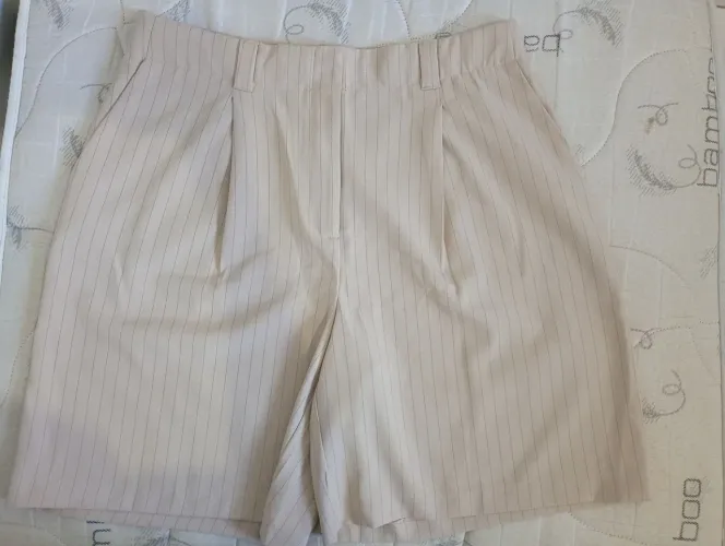 Short alfaiataria feminino risca de giz novo nunca usado tamanho 44 
