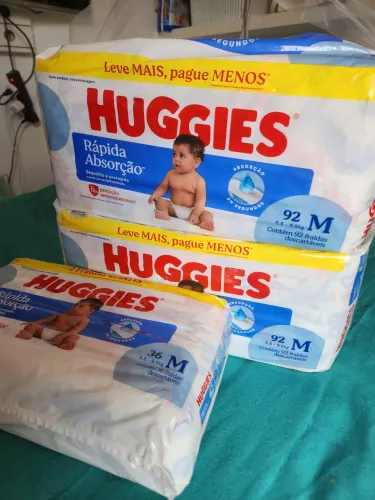 KIT DE FRALDAS HUGGIES - 3 PACOTES.