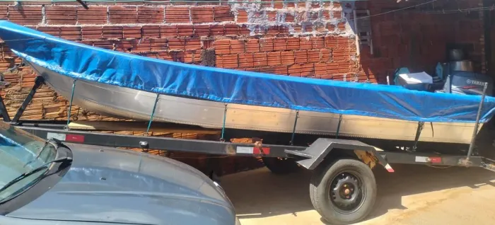 Vende-se conjunto barco e carreta, aceito troca..