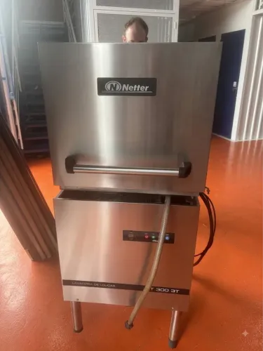 Lavadora de Louças Industrial Netter NT 300 3T - Alta Capacidade e Higiene Profissional