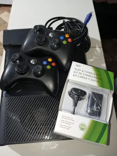 Xbox 360 Rgh+HD 500 GB+ 2 controles.