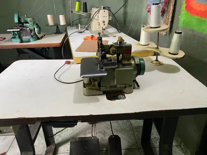 Máquina overlock chinesinha 