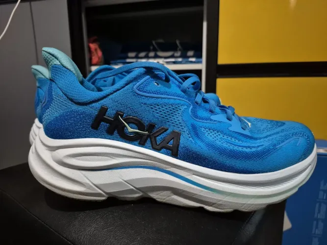 Hoka Clifton 10