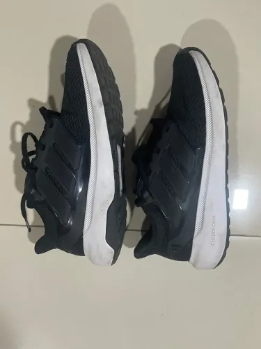 Tênis Adidas