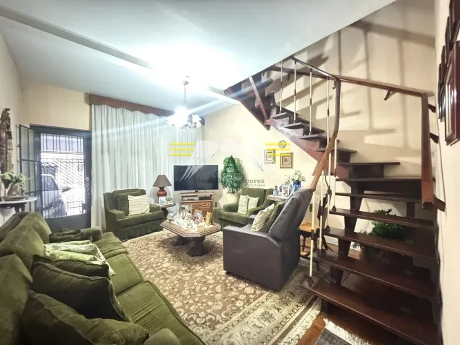 232m² de Possibilidades no Coração do Belém! 2 Casas, 2 Vagas e Muito Espaço para a Sua Fa