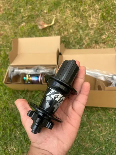 Cubo Barulhento Traseiro Tanke (Preto e Camaleão)