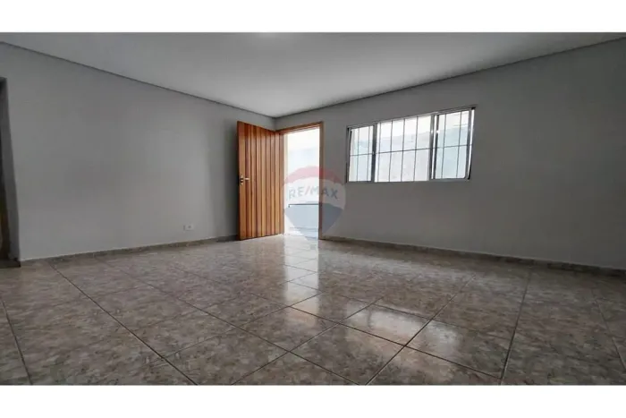 ALUGA-SE CASA 02 DORMS SEM VAGA DE GARAGEM!!! TRATA-SE DE UM IMÓVEL COM + 2 CASAS NO MESMO