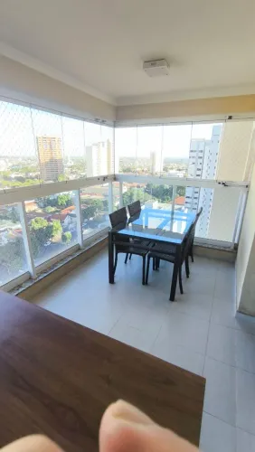 Conjunto de mesa e cadeiras - novíssimo